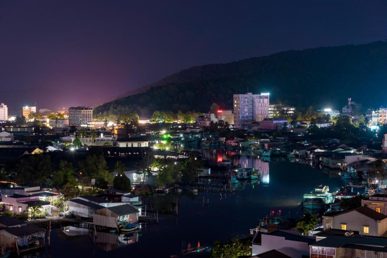 The Empire Hotel Phu Quoc Bagian luar foto